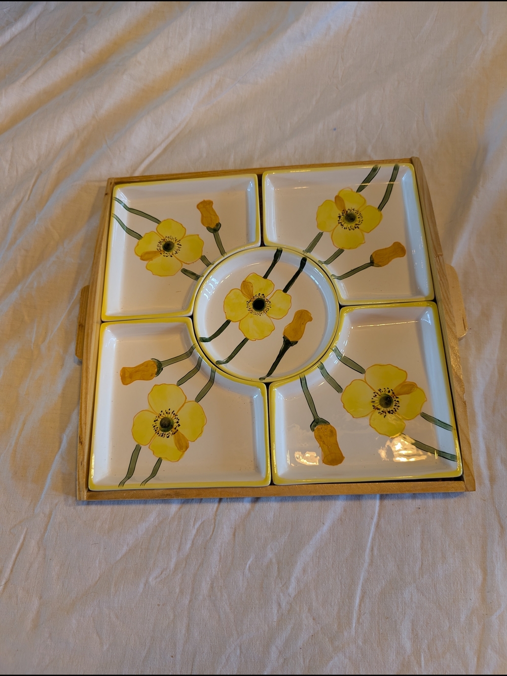 2/40$ Vintage Yellow Floral Ceramic 5-Piece Serveware Set